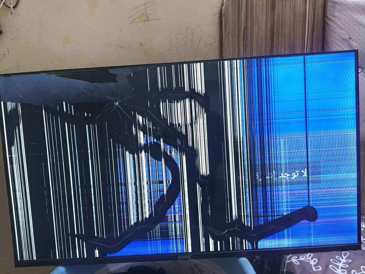 للبيع حجم 43 
شاشه مكسور فقط شرط شغل ما مفتوح شركه 
اتصال ‏‪***********‬‏
مكاني حي عسكري
