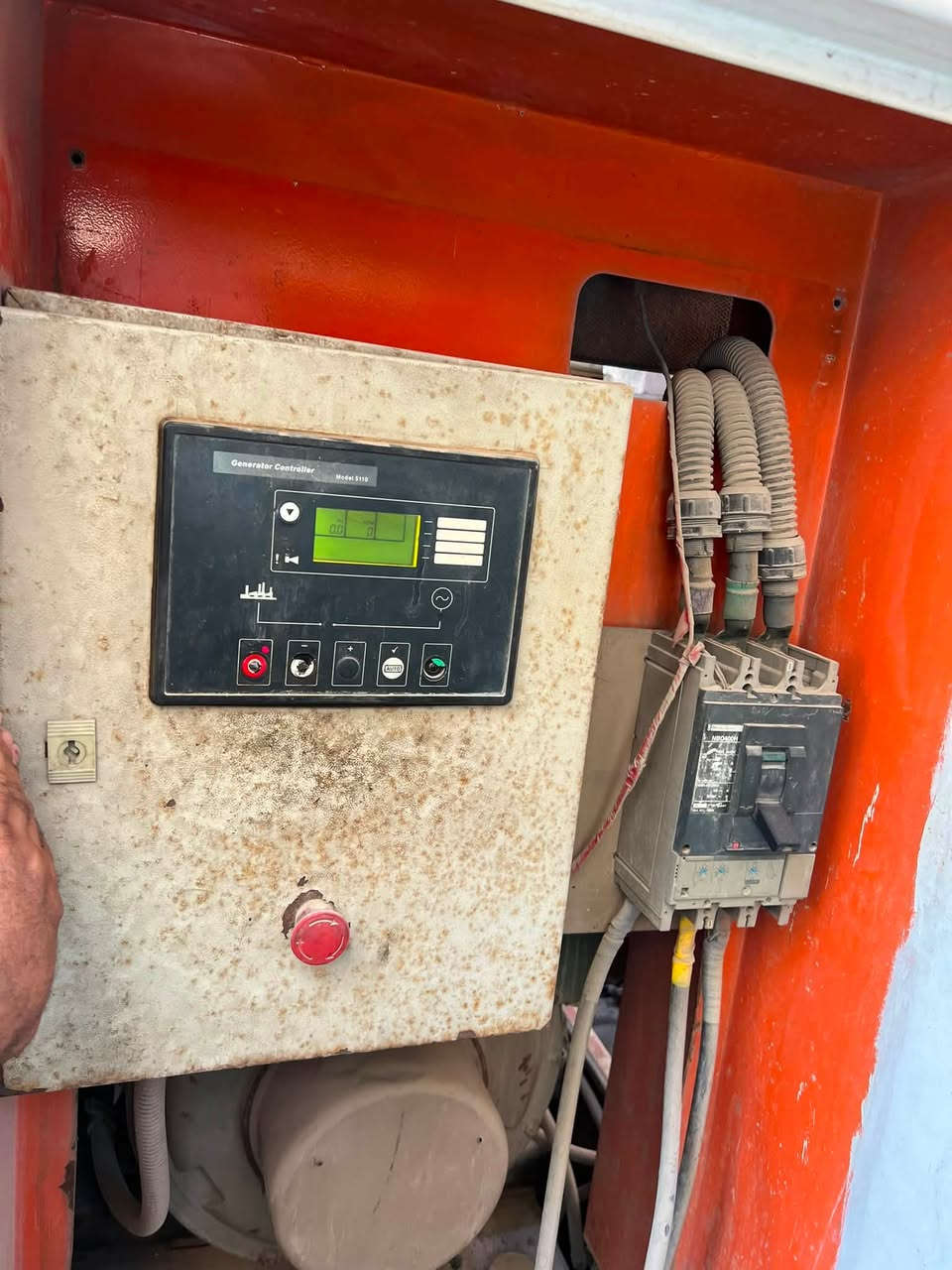 السلام عليكم 
مولده افيكو 250 kv
مولده فولفو 400kv
مكينه هونداي بدون توليد 
للبيع
***********
***********
