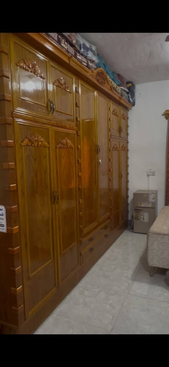 سلام عليكم
غرفه لبيع مستعمله سنه مكان واسط الزبيديه 
اريد ١٧٠٠بيه مجال ***********رقم تلفون واتساب
