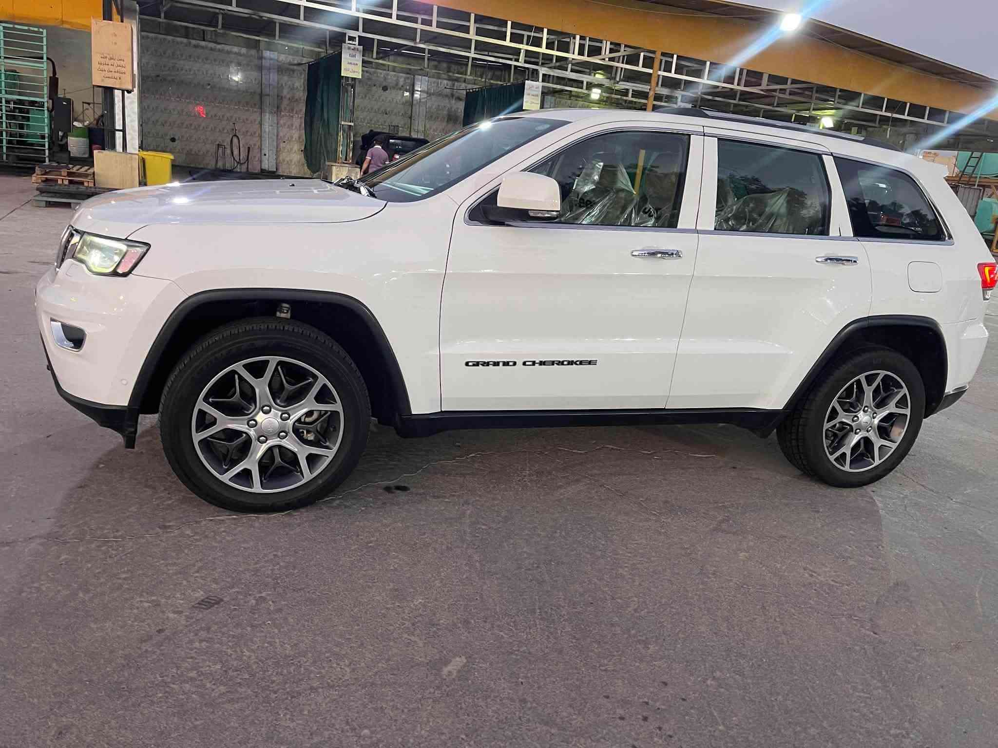 🔥🔥 للبيع جيب جراند شيروكي 2019 خليجي فل الفل 🔥🔥
🚘 JEEP GRAND CHEROKEE 2019
🇦🇪 وارد خليجي – مواصفات خليجية
⚜️ فل الفل – أعلى مواصفات ⚜️

✨ السيارة وضع شركة وكفالة عامة ✨

🔹 محرك V6
🔹 گير أوتوماتيك 8 سرعات
🔹 دفع رباعي 4×4
🔹 تشغيل بصمة + دخول ذكي
🔹 تشغيل عن بُعد
🔹 مقاعد جلد كهربائية
🔹 تسخين وتبريد المقاعد
🔹 ذاكرة مقعد السائق
🔹 دركسون متعدد الوظائف ومدفأ
🔹 شاشة كبيرة
🔹 GPS / ملاحة
🔹 كاميرا خلفية
🔹 حساسات أمامية وخلفية
🔹 رادار أمامي
🔹 مثبت سرعة
🔹 تحذير النقطة العمياء
🔹 تحذير مغادرة المسار
🔹 نظام تحذير من الاصطدام
🔹 تحكم مناخي أوتوماتيك
🔹 إنارة LED
🔹 جنوط رياضية
🔹 باب خلفي كهربائي
🔹 نظام صوتي فاخر
🔹 Bluetooth + USB
🔹 Apple CarPlay / Android Auto
🔹 أوضاع قيادة وأوف رود

💰 السعر: 259 ورقة
🔥 وبيها مجال للجادين
💥 بسعر الـ2014!

📍 العنوان: الأنبار – الحبانية
📞 ***********

⚜️ الفحص حسب رغبة المشتري
⚜️ الجاد يتفضل والمعاينة تحكم
