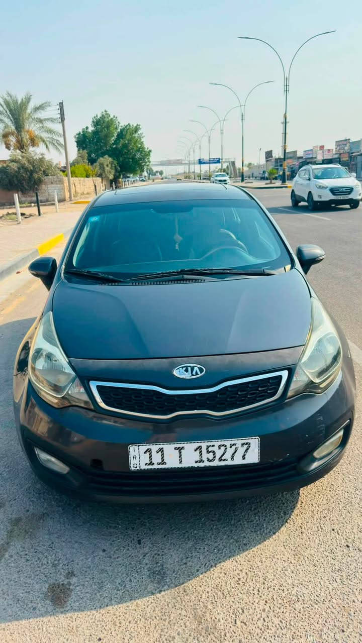 تحية طيبة 

ريو ٢012 خليجي كامل مواصفات عدى البصمة 

فتحة مري شفت  حساسات أنظمة قيادة حاكية بلوتوث بلاد 
مكينة 1600  المرغوب كير أي تي المرغوب كير مكينه كفاله… تبريد جديد كامل …داخل لون مميز عسلي 

بالعافيه على الي تكون من نصيبه …

السيارة بسمي رقم بغداد انكليزي هزة جديدة يعني تحوليه يكلف ٧٠ ألف بس رسوم الملكية… 

ملاحظة السيارة صدرها تعبان اكرر صدر تعبان وينزل فلوس الصدر من سعر السيارة…

السعر ٧٨ 
مكان السيارة ابو غريب 
***********
