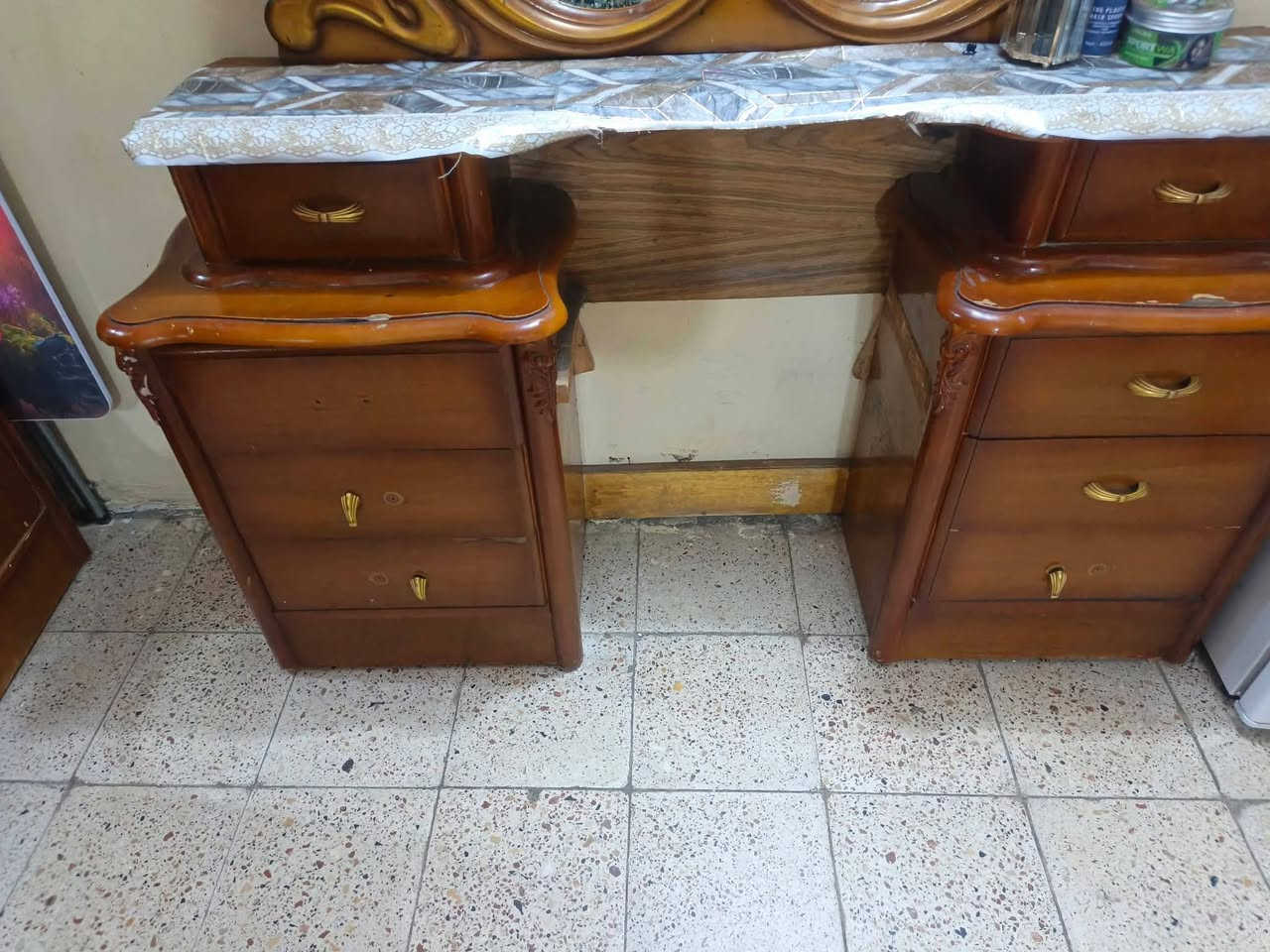 غرفه كامله للبيع من دون كنتور صاج سعره ١٢٥ عنوان مدينه الصدر فطاع٤٣ رقم الهاتف ***********
