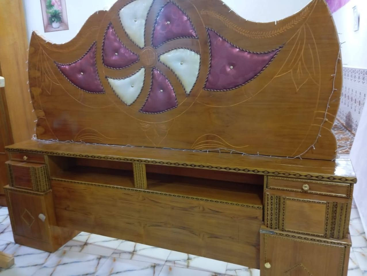 سلام عليكم غرفة اخشاب صاج أخت الجديد مامستخدم هواي للبيع السعر خاص لو تصال *********** بخدمتكم اني كربلا حي النوار
