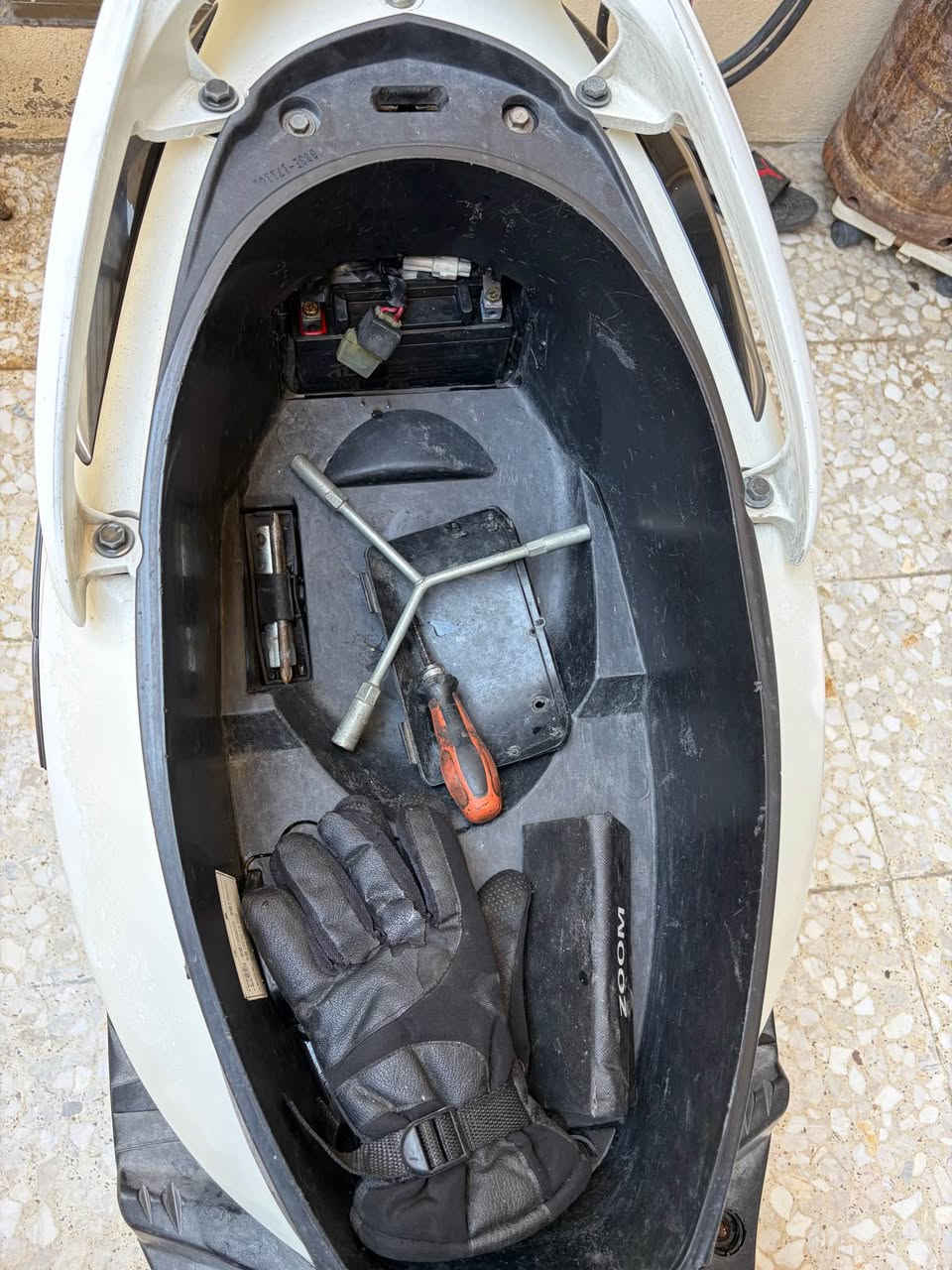 السلام عليكم ماكس gtr 140 ( السعر ١٥$ )
مرقمه بغداد تحويل مباشر باسمي 
دراجه 
مكينه بلاديه كهربائيات كلها بلاد على وضعها دراجه كفاله عامه تجيب فيتر وياك وتفحص شرط 
كفرات بلاديه بس شويه تعبانه دراجه نصبتها كلش حلوه وصوت مكينه ماينسمع 
مكاني البنوك 
هـ *********** 
ممتواجد فيس فقط واتساب واتصال بغداد, العراق
