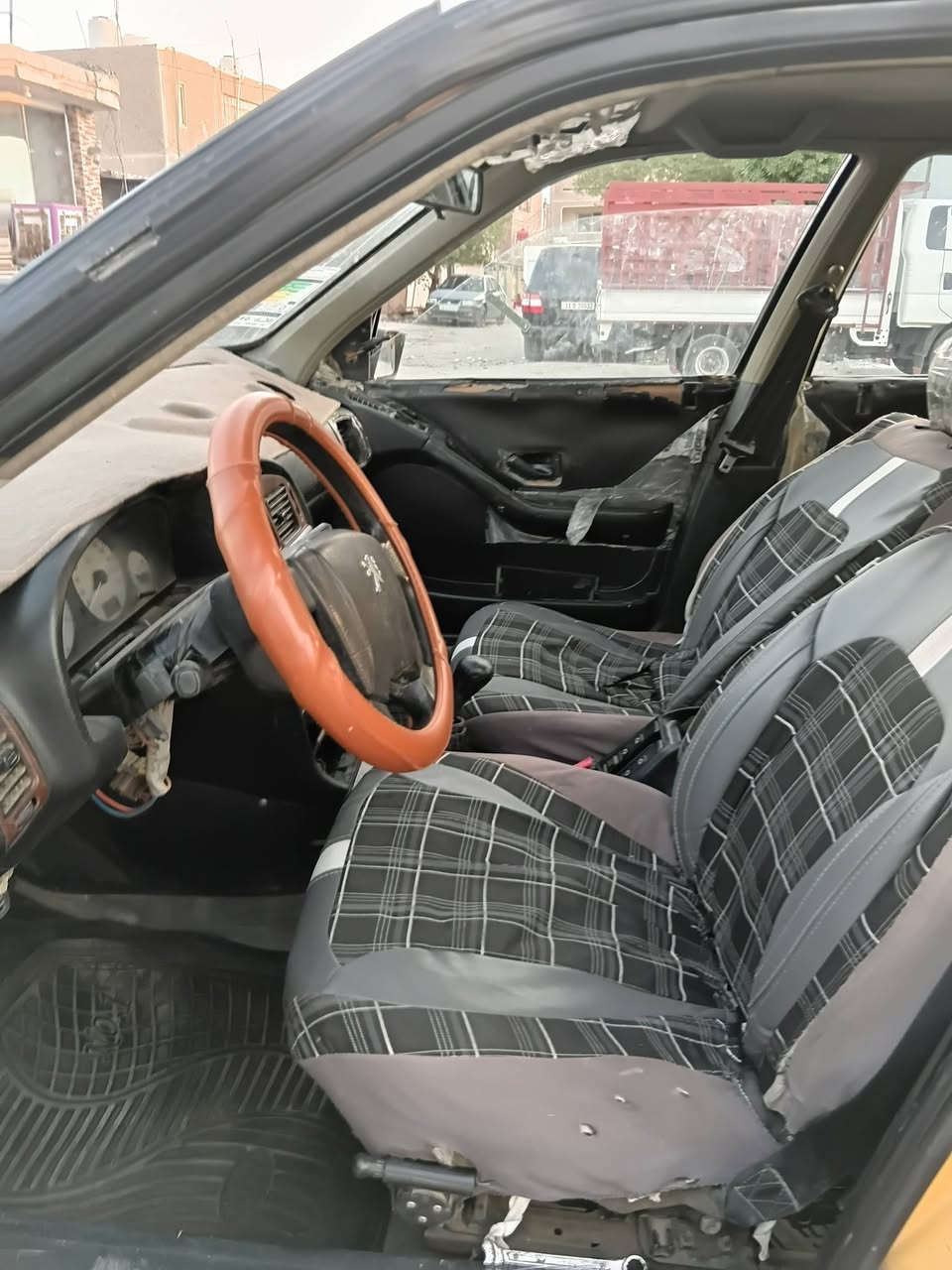 للبيع بيجو بارص تحويل مباشر كير محرك مكفولات حداديه جديه تخم تاير جديد كهربائيات كله شغاله السعر1٣بيه موجده كربلا مجال***********

