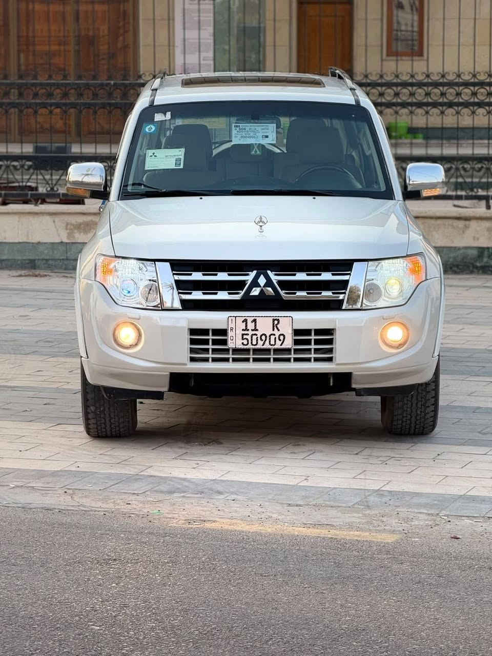 باجيرو 2013  حبتور فول مواصفات لون ابيض صدفي حجم المحرك 3500 رقم  بغداد دولي بدون حادث  سيارة  مكفوله كفاله عامه سياره كلين عله واضع الشركه معروفه خليجي السياره جديده مال جناي فورويل نضام دفلوك كشنات كهربائي اشارة بل مري شفط تحكم ستيرن مسجل بلادي اصليه فتحه تبريد ثلاث قطع حساسات خلفيه زاد ثلاجه تخم تاير كير مكينه حداديه خير من الله سياره جديده لوك محرك 6السعر145 اتصل وبيك خيروتدل ***********مكان السياره بغداد
