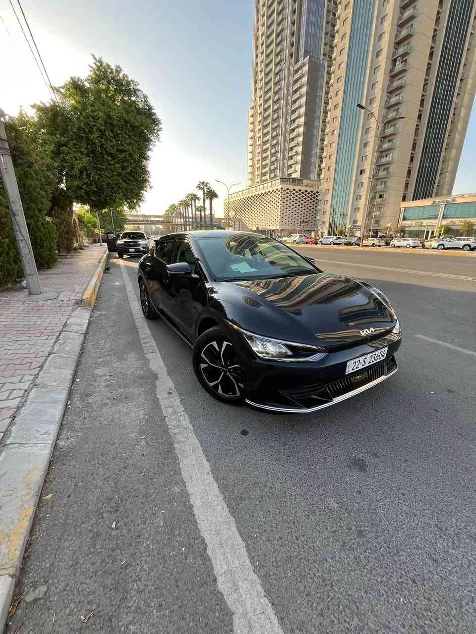 للبيع | Kia EV6 2024 ⚡️🔥
▪️ الموديل: 2024
▪️ كهربائية بالكامل ⚡️
▪️ دبل ماطور AWD
▪️ المدى: يصل إلى 600 كم 🔋
▪️ البطارية: 77.4 kWh
▪️ القوة: 320 حصان
▪️ العزم: 605 نيوتن متر

⭐️ المواصفات:

▪️ فول أوبشن
▪️ كشنات جلد أبيض
▪️ كشنات كهربائية
▪️ تدفئة وتبريد الكشنات ❄️🔥
▪️ ذاكرة كشن السائق
▪️ Head-Up Display (داته شو)
▪️ كاميرات 360 درجة
▪️ حساسات أمامية وخلفية
▪️ شاشة وسطية + شاشة عدادات رقمية
▪️ Apple CarPlay / Android Auto
▪️ شحن لاسلكي للموبايل
▪️ نظام صوت Meridian 🔊
▪️ دركسون مدفأ
▪️ مثبت سرعة متكيف
▪️ Blind Spot
▪️ دخول وتشغيل بدون مفتاح
▪️ إضاءة LED
▪️ مرايا كهربائية

📍 مرقمة أربيل
⚡️ سيارة كهربائية فخمة، دبل ماطور، فول مواصفات
📞 الاستفار ***********
كلين ايرباك سليم حادثها راس البونيد شبر فقط صور الحادث مرفوعه بالمنشور ماشيه 800 الف
السعر 195 مجال

نص مكتوب في الصور:
- BIDCARS