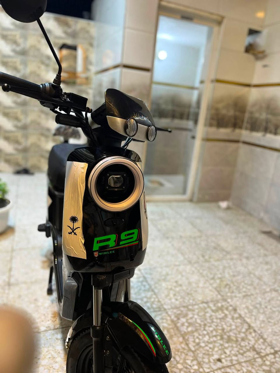 سلام عليكم آر 9 2026 دراجة فول صرلها  سبوعين من مشتريها دراجة نضيفة 💯 دراجة تجي 5 بطاريات كبار 32امبيار تمشيك بل شحن وحدة 40 كيلو حقيقي تمشي من 60 ال 65 حقيقي  يجي بيهة نضام R تجي بيها سمعات دخلية مو خارجية 🎼مكان بغداد العبيدي سعر خاص استفسار ***********
