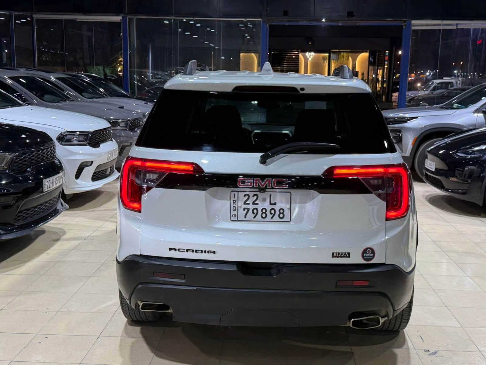 🚙 جي إم سي أكاديا 2021 — القوة والفخامة الأمريكية 🇺🇸👌
فول مواصفات اعلى فئة فتحتين سقف 
🔹 المركبة: جي إم سي أكاديا
🔹 الموديل: 2021
🔹 السعر المطلوب: 175 $ 
🔹 الوارد: أمريكي 🇺🇸
🔹 استهلاك الوقود: حوالي 9.0 لتر / 100 كم
🔹 اللون: ابيض
🔹 الرقم: أربيل
🔹 الضرر:تبديل وصبغ اربع ابواب 
🔹 الأيرباكات: ضرر إيرباك الدركة والبردة

🔸 المحرك والأداء:

•6سلندر 3.6
• قوة 310 حصان
• عزم دوران 366 نيوتن متر
• ناقل حركة أوتوماتيكي 8 سرعات
• دفع أمامي FWD
• محرك تنفس طبيعي  يوفر أداءً قوياً واستجابة ممتازة
• أوضاع قيادة متعددة
• نظام تشغيل وإيقاف المحرك تلقائياً

🔸 التصميم الخارجي:

• تصميم جديد كلياً وعصري
• واجهة أمامية بتصميم جي إم سي المميز
• ويل  ألمنيوم رياضي
• مصابيح أمامية LED
• إضاءة نهارية LED
• مصابيح خلفية LED
• إضاءة أمامية أوتوماتيكية
• تصميم SUV أمريكي فاخر ورياضي

🔸 أنظمة الأمان والمساعدة:

• أنظمة GMC Pro Safety
• نظام المكابح التلقائية في حالات الطوارئ
• التحذير من الاصطدام الأمامي
• نظام المحافظة على المسار
• تحذير مغادرة المسار
• مثبت سرعة متكيف Adaptive Cruise Control
• نظام مراقبة النقطة العمياء
• تحذير حركة المرور الخلفية
• كاميرا خلفية
• ⁠كاميرات 360 درجة 
• نظام مراقبة ضغط الإطارات
• أنظمة الثبات الإلكتروني والتحكم بالجر
• وسائد هوائية متعددة

🔸 التكنولوجيا والراحة:

• شاشة وسطية كبيرة عالية الدقة
• شاشة معلومات للسائق
• Apple CarPlay
• Android Auto
• Bluetooth
• أوامر صوتية
• تشغيل عن بُعد
• دخول وتشغيل ذكي
• تحكم أوتوماتيكي بدرجة الحرارة
• مقاعد أمامية كهربائية
• مقاعد أمامية مدفأة
• مقود متعدد الوظائف
• شحن لاسلكي للهاتف
• نظام صوتي مميز
• منافذ USB متعددة

🔸 المقصورة الداخلية:

• مقصورة عصرية وفاخرة
• مساحة داخلية واسعة
• مقاعد مريحة تتسع لـ7 أشخاص
• مقاعد أمامية كهربائية ومدفأة
• مقود متعدد الوظائف
• تصميم داخلي عصري
• تشطيبات داخلية مميزة
للاستفسار الاتصال ***********
