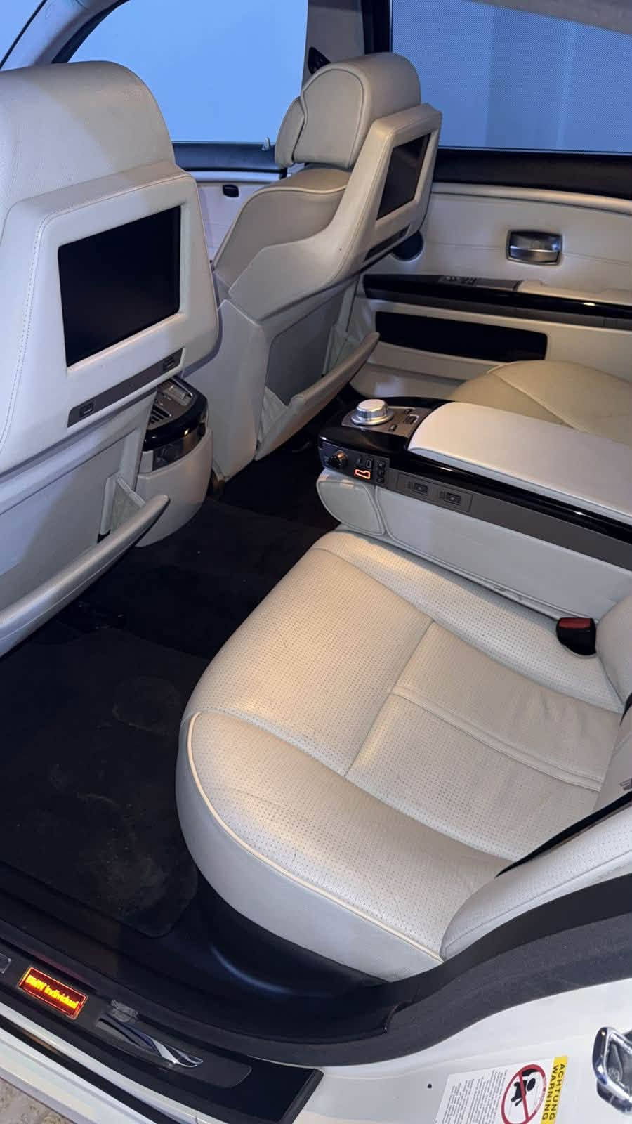 760Li • ٢٠٠٩ • باب طويل VIP