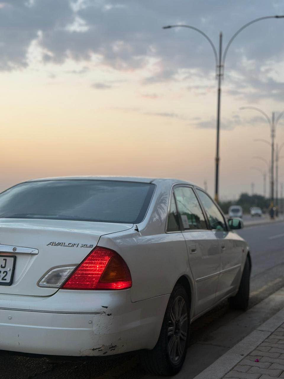 السلام عليكم افلون موديل ٢٠٠٠ رقم سليمانيه صبغ حزام خليجي السياره بدون دكة جاكوج وبدون دواخل خلاص مابيها كير ومحرك شرط كير مبدل جديد تبريد ثلج تخم تاير جواها جديد صدر امامي وخلفي كلو شرط عليها ادمة منضومة بانزين كامله وتحويل ثاني يوم باسمي السعر ٨٠ وبيها مجال للاتصال *********** مكان السياره صلاح الدين الضلوعيه وحي الله الشرايه سامراء, صلاح الدين
