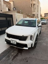سورنتو موديل2025 رقم بغداد بصمه ابواب وتشغيل تشغيل عن بعد السياره ماشي...