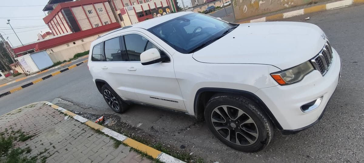 السلام عليكم
جيب لايريدو@ 2017 امريكي
محرك v6 3600

كلين تايتل.بدون حادث

المواصفات لاريدو.

تشغيل عن بعد

دخول ذكي.
ستيرن كهرباء 

شفتات ستيرن

اوتو ستوب

رادار خلفي مع كامره خلفيه

كشنات كهرباىيه .

رقم اربيل.
للبيع او المراوس بهايلندر موديل 21 -22سته سلندر 
المكان كركوك.
للتواصل***********
