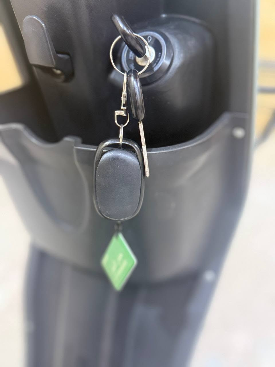 R9 • نظيفه • تحتاج بطاريات
