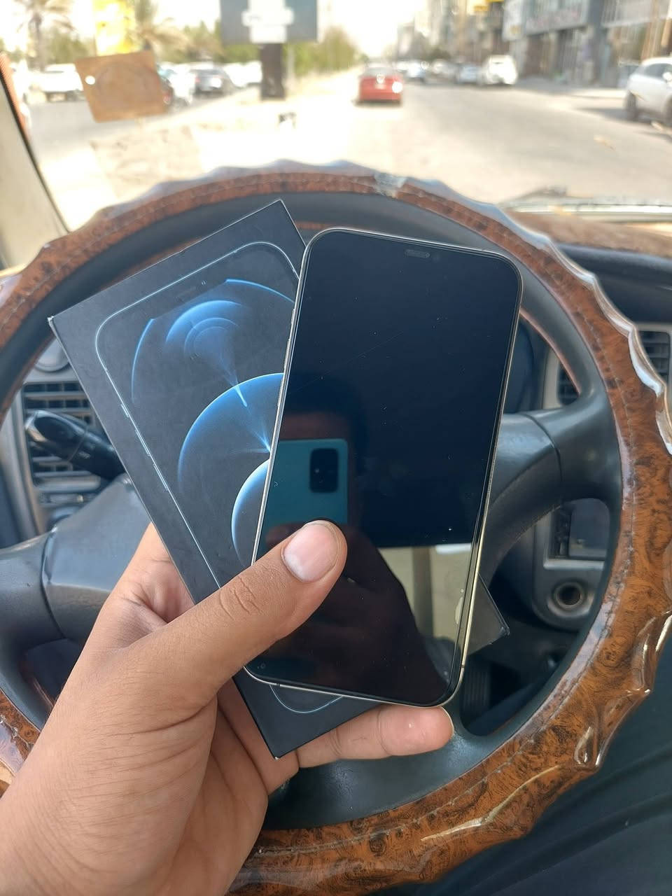 سلام عليكم للبيع ايفون ١٢برو ماكس ذهبي جهاز كلش حلو ونضيف ذاكره ٢٥٦ وبطاريه ٨١ جهاز مكفول مبدل فقط شاشه وبيهه فطر بل ركن ابد مواضح كارتونه الصليه ول شاحنه اطيكياهم رايده ب٣٥٠وبي مجال قليل حك الجيه مكاني نجف حي ميسان وهاذه رقمي ***********
