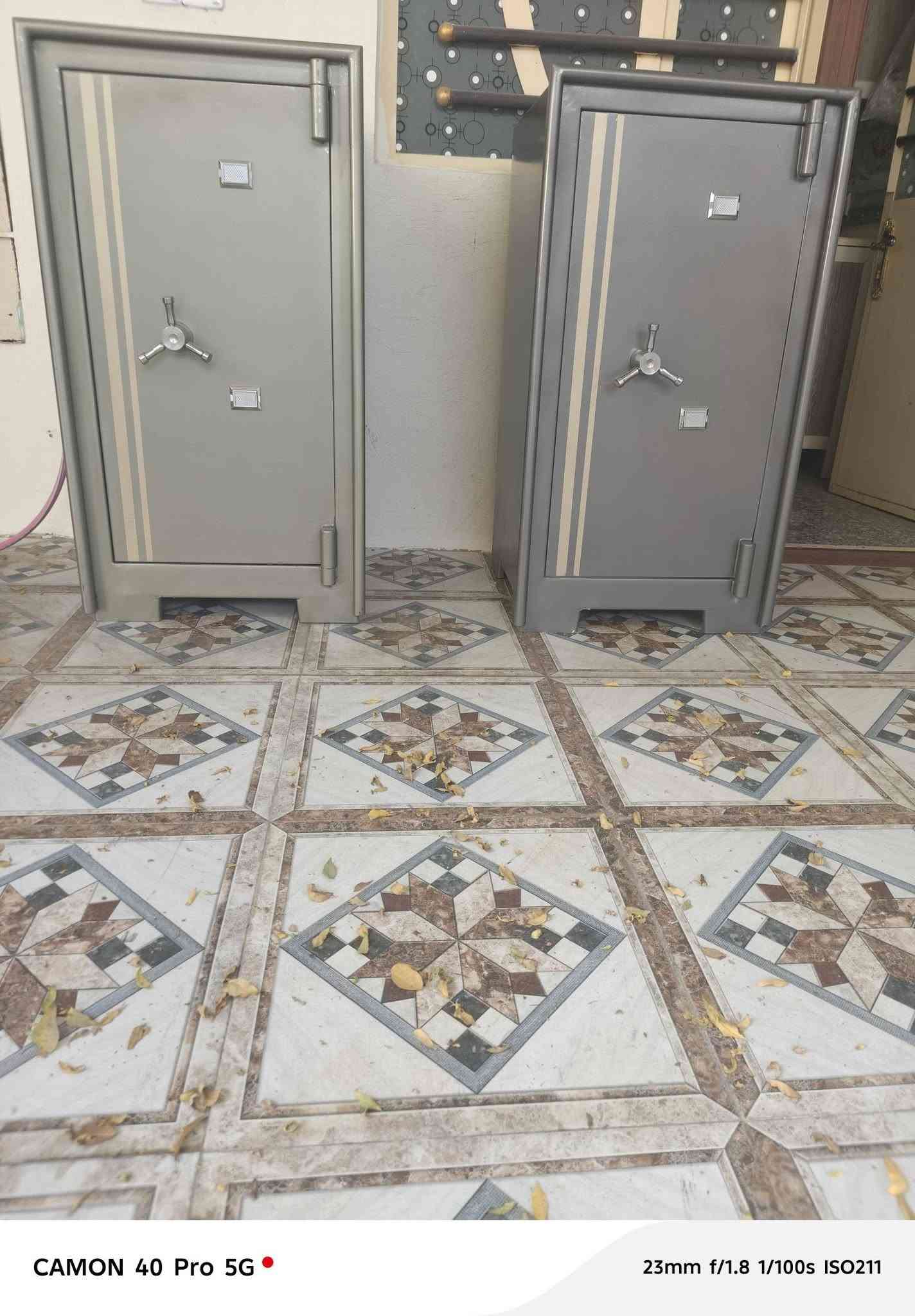 أغراض للبيع قاصات سعر الوحده 750 الف الكراسي سعر الكرسي الواحد 10 ديوان جلسات عربيه سعر 650 الف. ملاحظة الكميات بيه خصومات ***********
