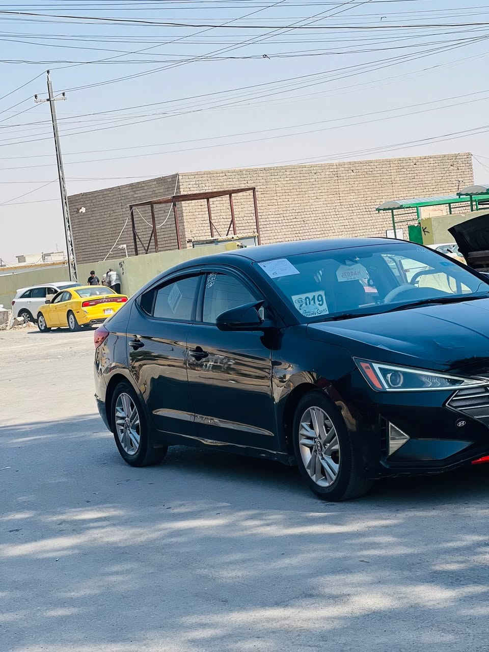 اللنترا موديل 2019للبيع او مراوس حسب القناعة 
گير Atگير ومحرك شرط 
تبريد ثلج
طخم جديد 
لايت زينول ابيض 
كشانة جلد مغلفات 
سيارة جاهزة من كلشي 
سنوية صار شهر منتهية 
سونارها موجود ويا الصور بيها ربع البوند بدون داخل 
وبيها صبغ شويا بالدوسة من جهة باب السايق فقط ماشرات بالسونار 
السيارة ماشية 150
السعر 118$وبيها مجال 
مكان السيارة ناحية حمام العليل 
***********
