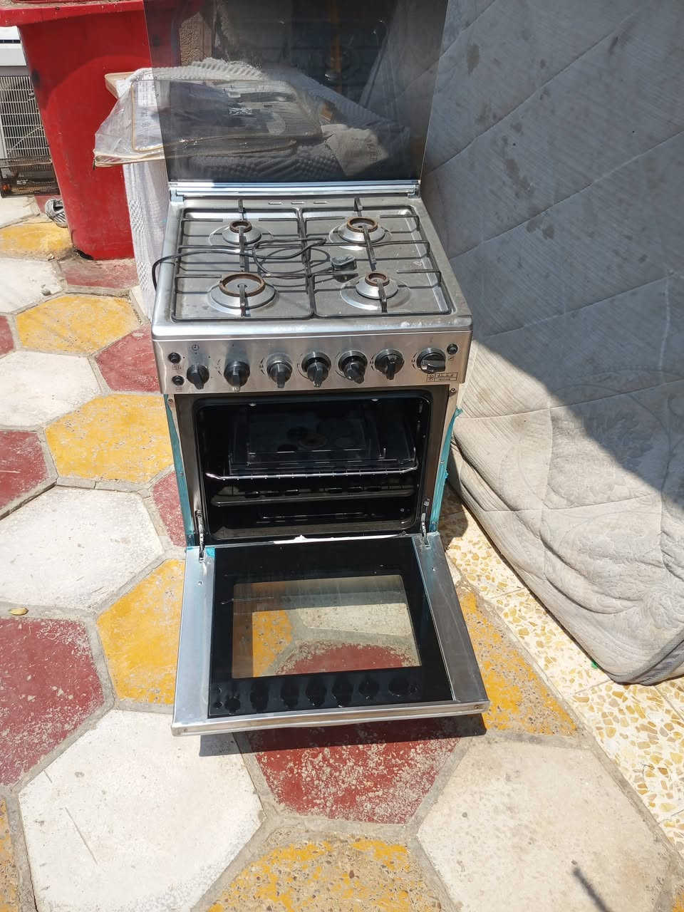 للبيع طباخ أخو جديد نضافه فول عل فحص سعره 150 وبي مجال مكاني بغداد فلكت حي نصر رقم الهاتف ***********
