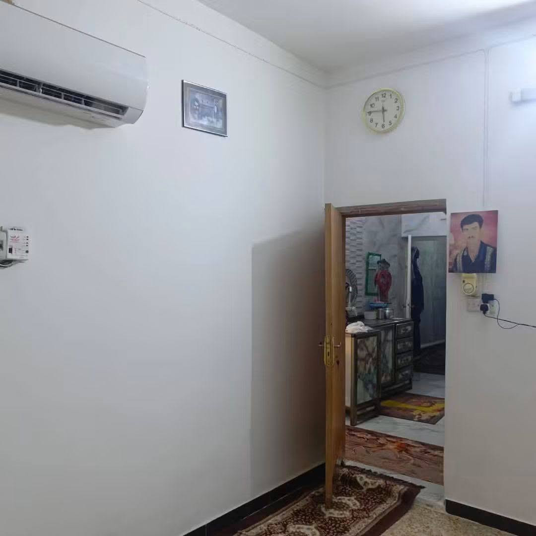 السلام عليكم بيت ١٠٠م للبيع طابق واحد يحتوي على صاله ومطبخ وحمام وهول وغرفة شارع ١٠٠ طابو زراعي بسمي 
‏‪***********‬‏
