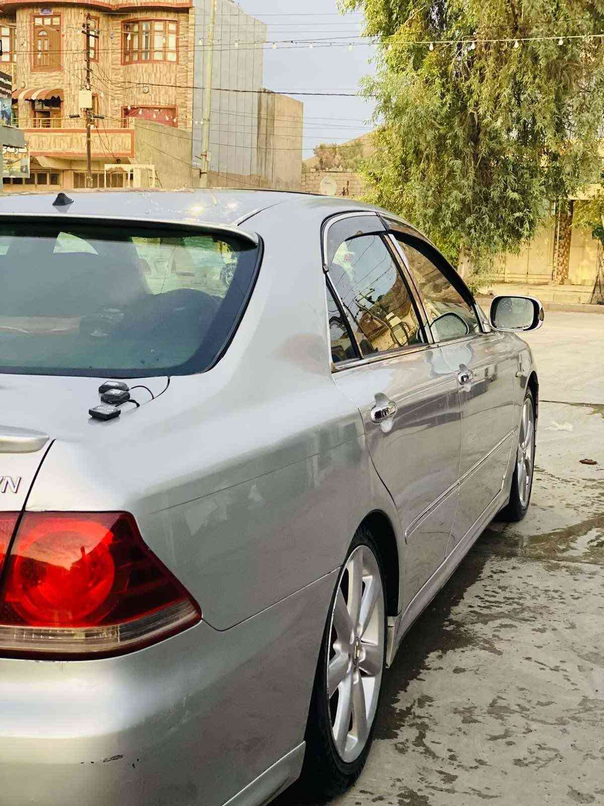 شاهینە بڕاوە ۲۰۰٥ بچوک ۱٨۰  کۆدی هەیە فولە بەس جڵدو سەلاجە نیە زۆر زۆر نازدارە ساڵانسای تۆمسە نرخی ۲۰۰ دۆلارە  بەگشتی سەیارەکە جایزە زۆر بەقوەتە کامل جوانکاری بۆکراوە ویلی دینگە برێکو گەرمو سارد مەزبوتە نرخی ٥۰ گەڵاو مەجال لە سەید سادقم بەشەرتی کەڤەرو دەعمولێدراو سەقفو حیزام ***********
