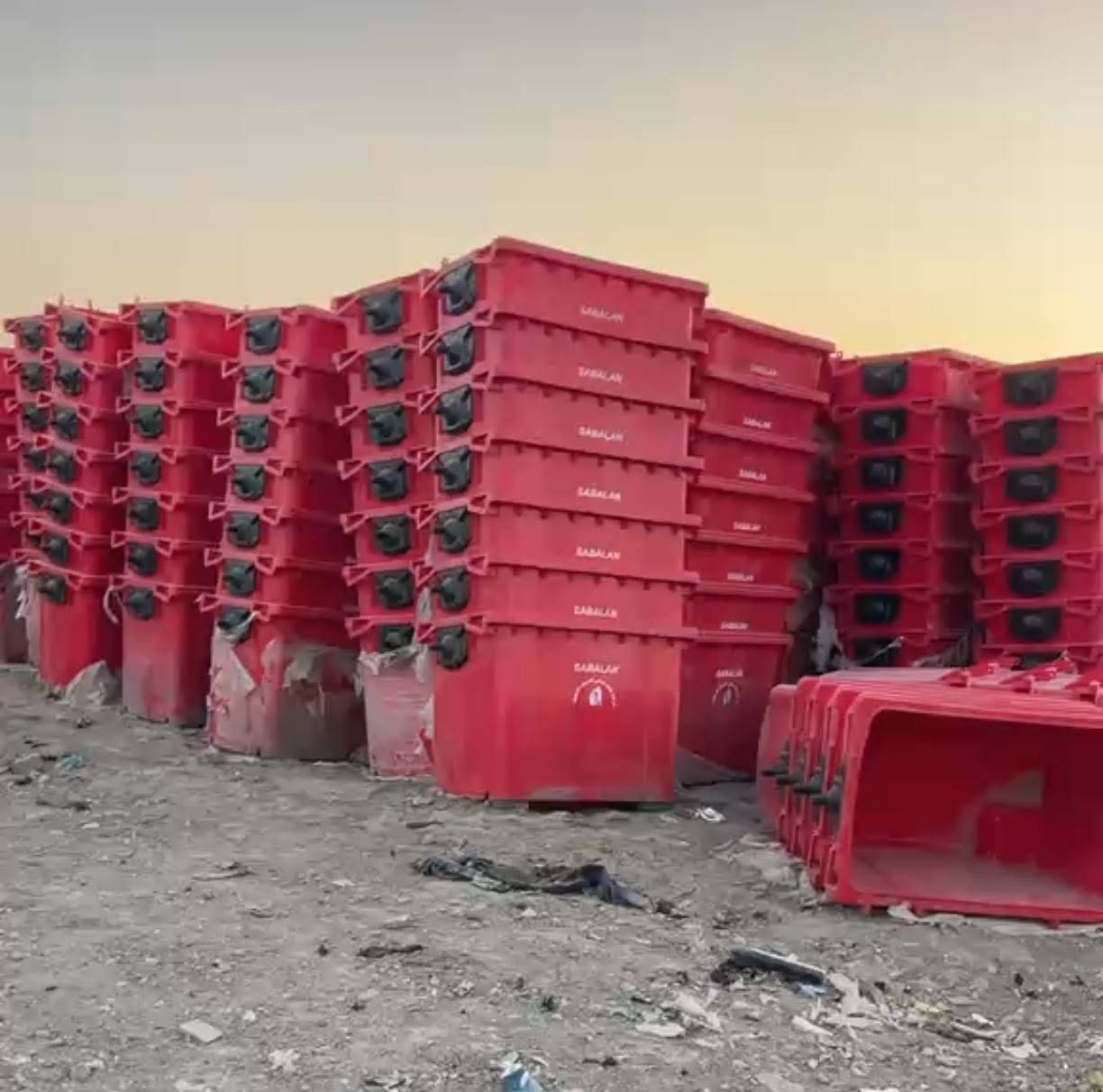 للبيع حاويات حجم 120
عدد600 //سعر مناسب
***********
***********
