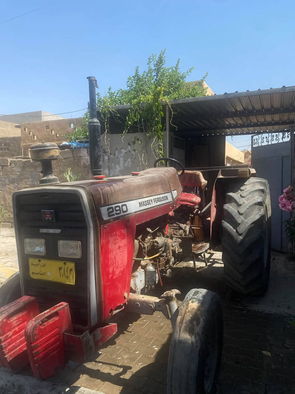 للبيع جرار زراعي Massey Ferguson 290
الماركة: ماسي فيرغسون (Massey Ferguson)
الموديل: 81 
المحرك: شرط لا صرف ولا بخار وتجفيد جديد
مناسب للحراثة والسحب وجميع الأعمال الزراعية. للاستفسار والمعاينة: التواصل على الخاص أو الاتصال على الرقم  الزين(***********)
اسيا(***********)
