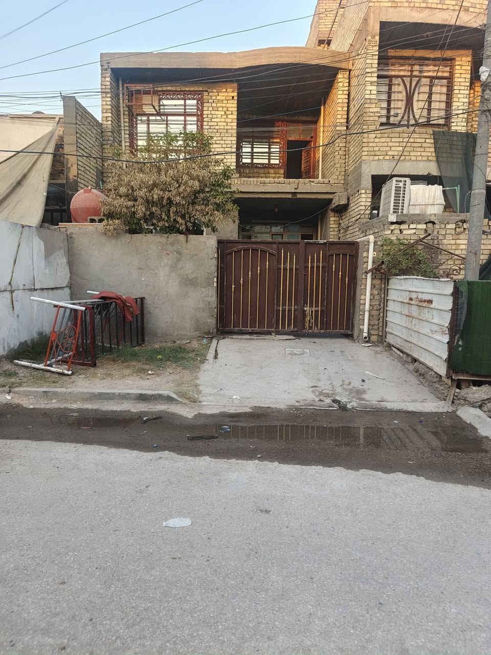السلام عليكم بيت للايجار المساحه 125 البيت طابقين مكان البيت نهايه حي اسيا بدون دلاليه
***********

