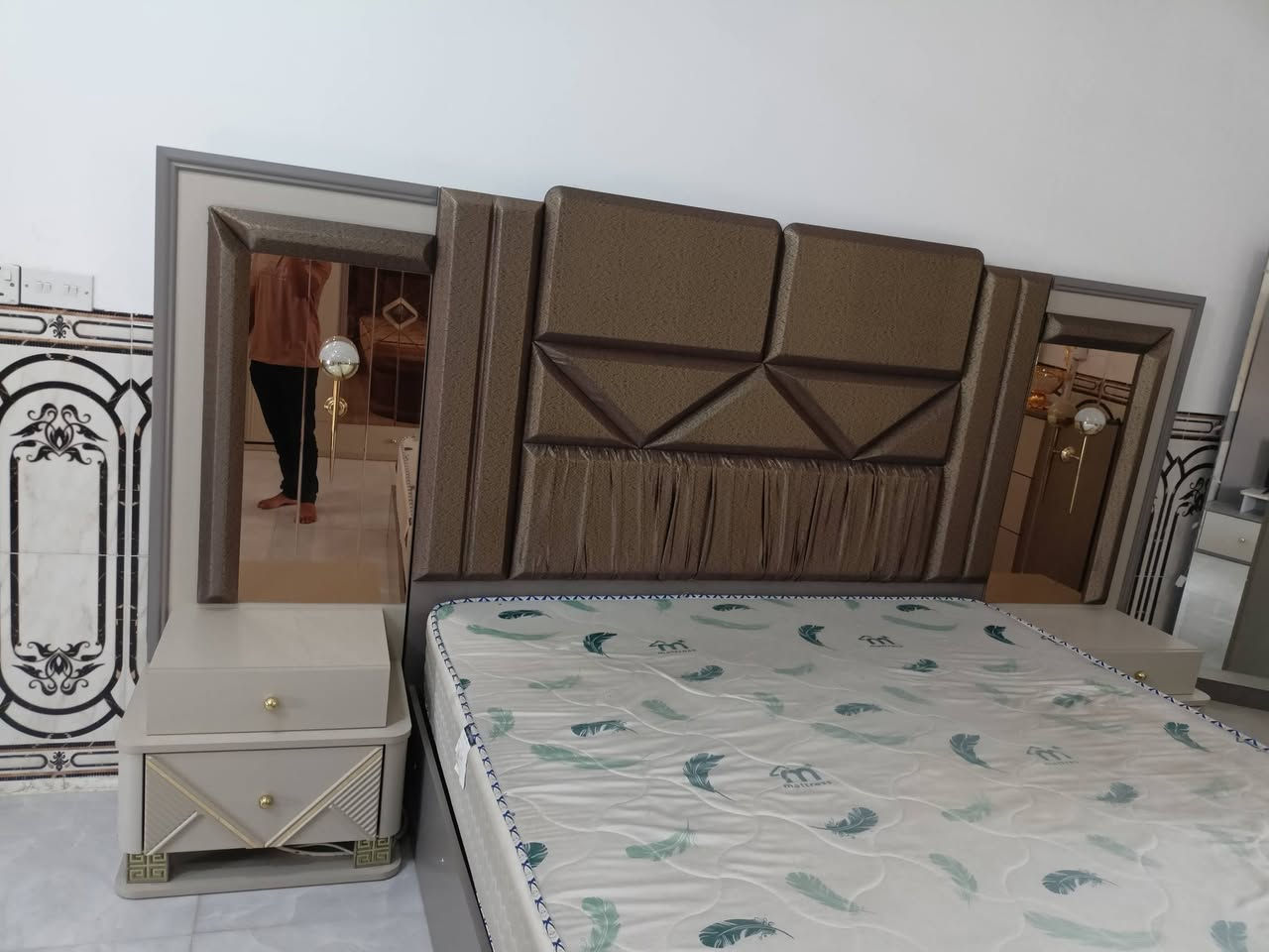 غرفه تركيا اصلي درجه اولى افخم نوعيه استعمال شهر موضحه بالصور
السعر مليونين و300 وبيها مجال بسيط
عنوان بغداد ابوغريب الرضوانية 
للاتصال ***********
