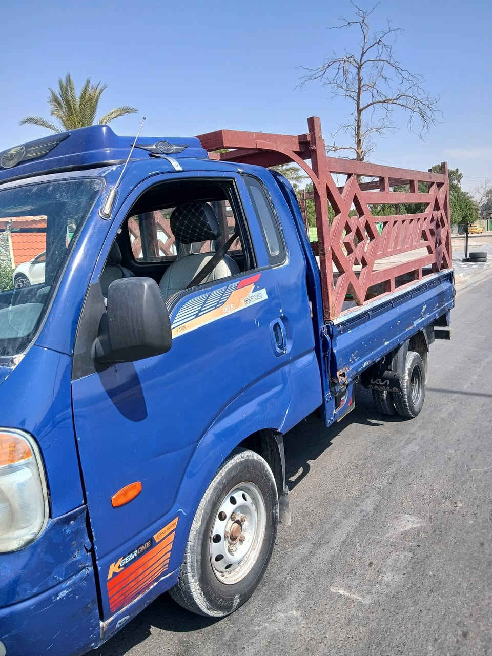 السلام عليكم سياره حمل للبيع 
موديل 2006 سياره مسكر محور
كير اكسن شاصي مكينه مقفول
سعر 75 وبيها مجال
رقم الهاتف***********
