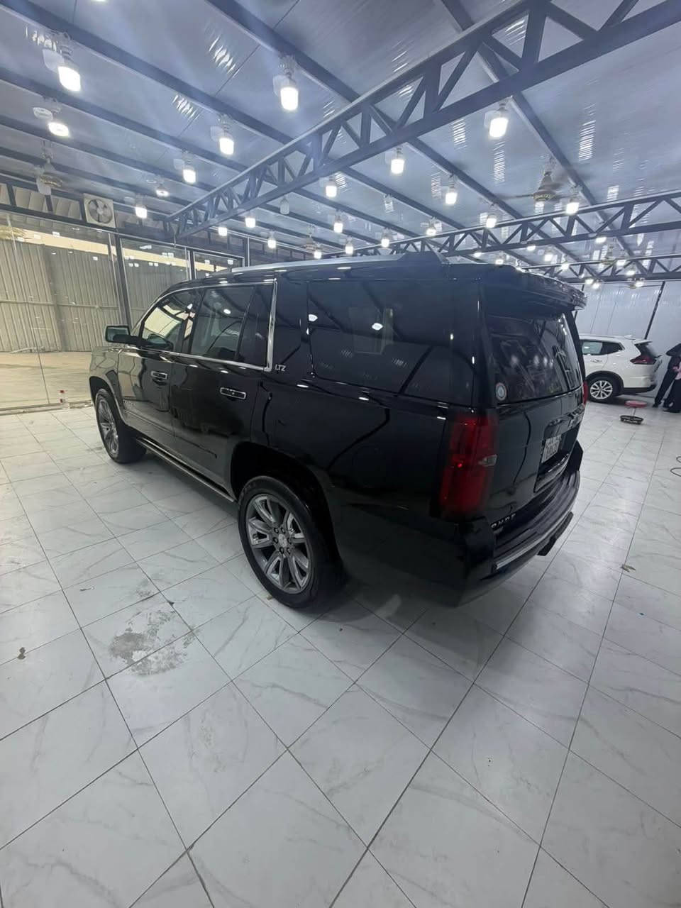 السلام عليكم تاهو  LTZ فول مواصفات موديل 2016  وارد امريكي  حادثه جاملغ الايسر وحافه النيد بدون دواخل بدون ايرباك دخول جديد ضباط رقم بغداد مكينه 5300المرغوب فولل مواصفات للاخير دوسات شفط مقاعد منفصل سياحي صندوق كهرباء  بانوراما ويل 20 سياره جديده بمعنه الكلمه سياره احله من صور  مري شفط سياره لون اسود مكان السياره بغداد حي أور رقمي ***********
