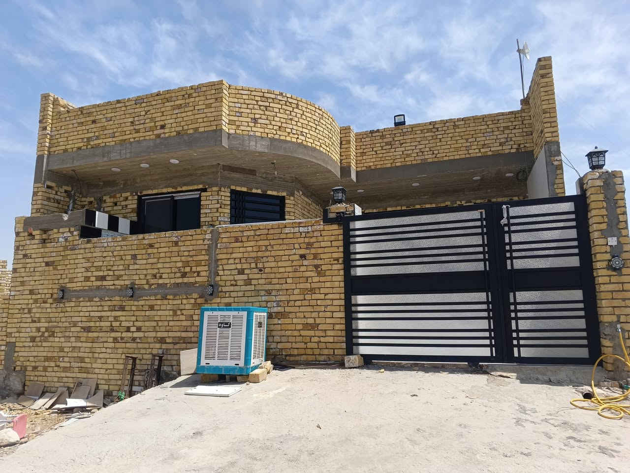 الاتصال والاستفسار اكثر
***********

***********

السلام عليكم بيت للبيع في واسط الكوت الموقع العسكري قرب شارع المشجر  مساحه 320ركن على شارع 60وعلى شارع 12مبني بيت 200متر على شارع 12ومخلي 120على 60ركن بناء جديد صار شهرين من مكمله فول على اخر حبايه بناء درجة اولى تريد بس البيت تريد البيت والقطعه
