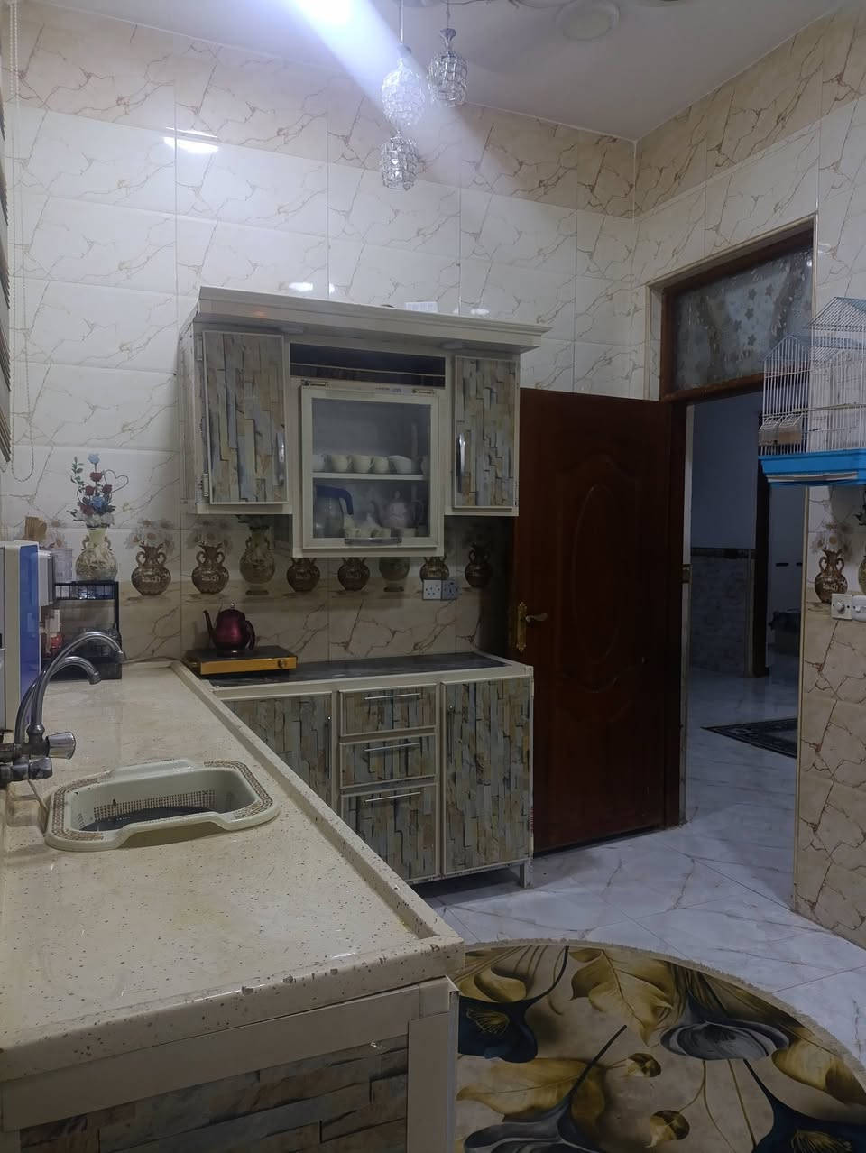 المكان السياسيين • ١٢٥م • ٤ غرف