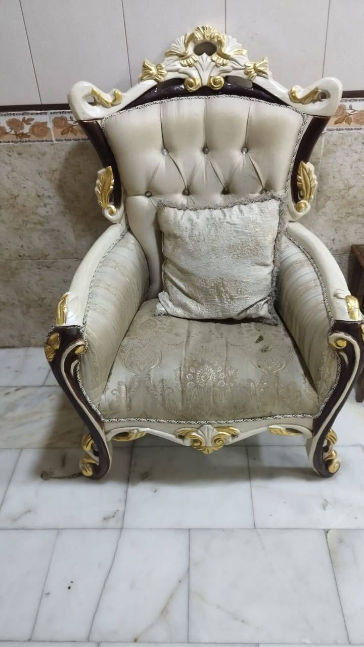 تخم ملكي للبيع نضيف 100/100 سعر ع الخاص مكانه الجلبيه قرب مدرسه الشهيد المسائيه تواصل ***********
