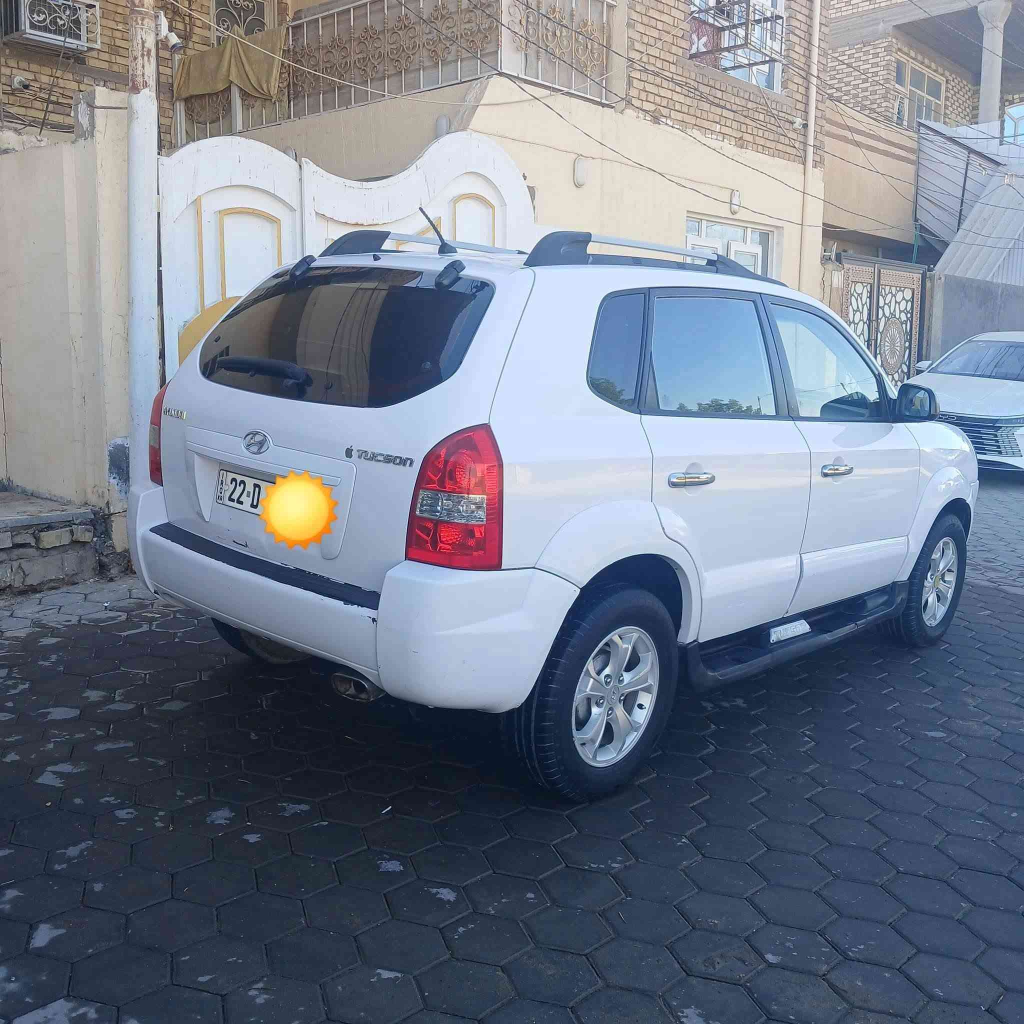 السلام عليكم
توسان موديل 2009 وارد خليجي السياره جديده تبريد ثلج 
مكينه وكير كفاله تخم تاير باتري جديد السياره ماعايزه شي
بيها قطعه وحده صبغ جاملغ بجه السايق بدون لٱ دواخل ولا فتح 
سعر 98 وبيه مجال 
مكانها النجف الاشرف 
***********
