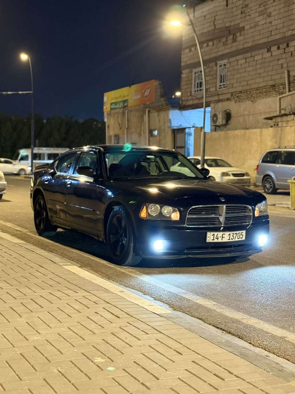 لسلام عليكم جارجر 2009 رقم بصره نكليزي الجديد باسمي سنويه مجدده 2030 سياره مكفوله من الضربه والتبديل والصبغ ما عدا الدوار مال المداكر لاكطين خياسهم وشويه يم الجامه الاماميه  والباقي كفاله محرك 3500 وكير وتبريد مكفولات 
السياره نضيفه  وباب   السعر 105 
***********مراوس حسب القناعه
