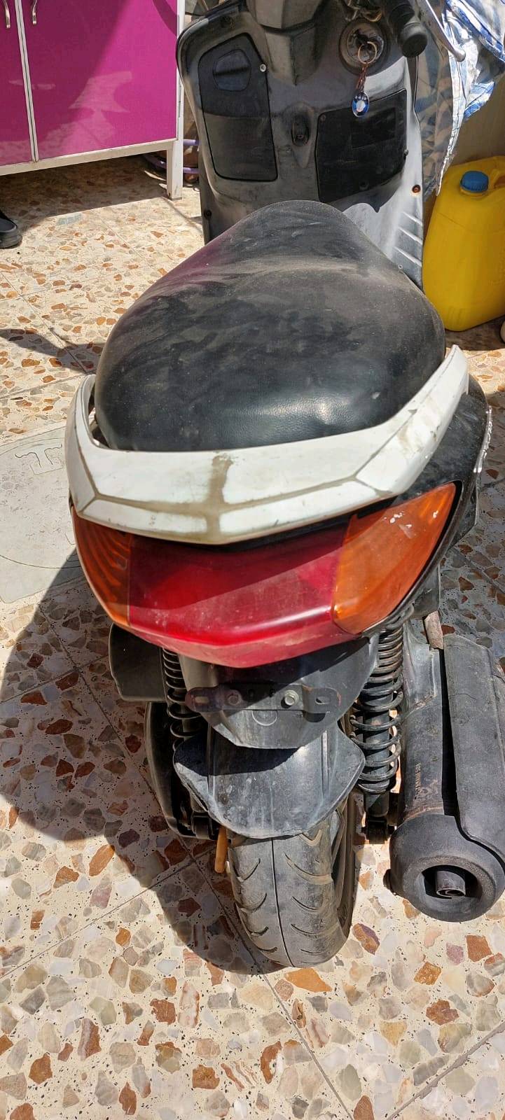 دراجه للبيع في بغداد جديده 
دراجه نضيفه يحتاج بس غسله دهن جديد او نضيفه 
***********