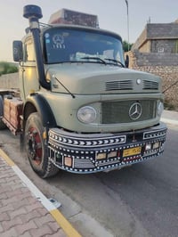 للبيع راس تريله موديل 80 لاستفسار على رقم 07823686384