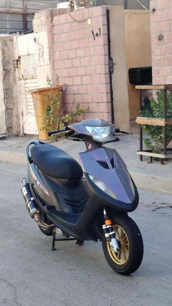 سلام عليكم دراجه ماكس عدله رياضي مزوده كلجات رياضي وصالنصه ودبلات امامي وخلفي مكينه مكفولة من تبخير ونضوح وشلعه تشك الكاع بيهه نواقص بسيطه رقم الهاتف ***********
سعر 750 وبيهه مجال للطيبين
