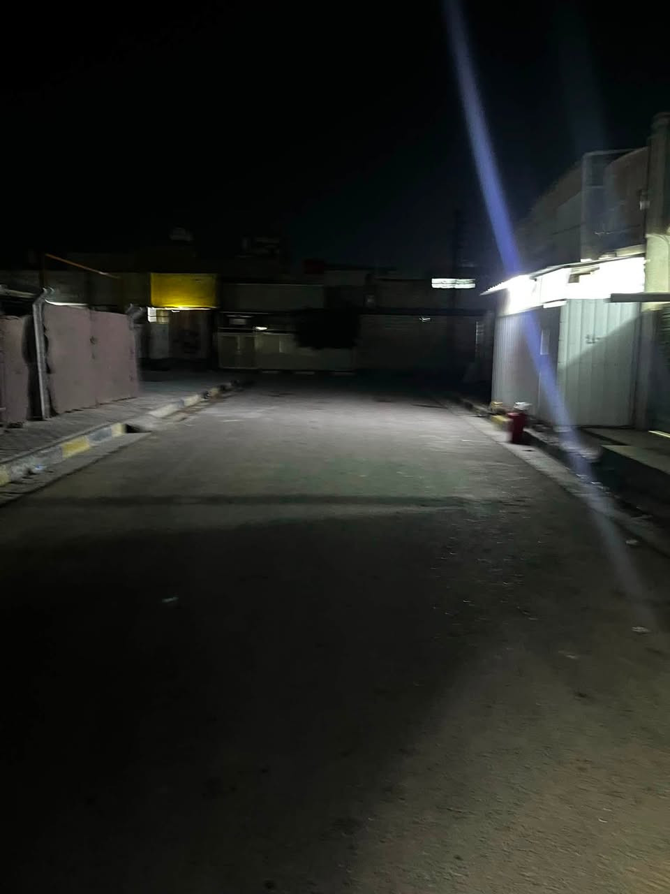 سلام عليكم بيت في الچريخي شارع 30المساحة 110مربع 
واجيةالبيت 11سعر 48وبي مجال الشراي يتصل ويدلل 
جماعة ال40لا تراسلون متواجد فقط رقم واتساب ***********
