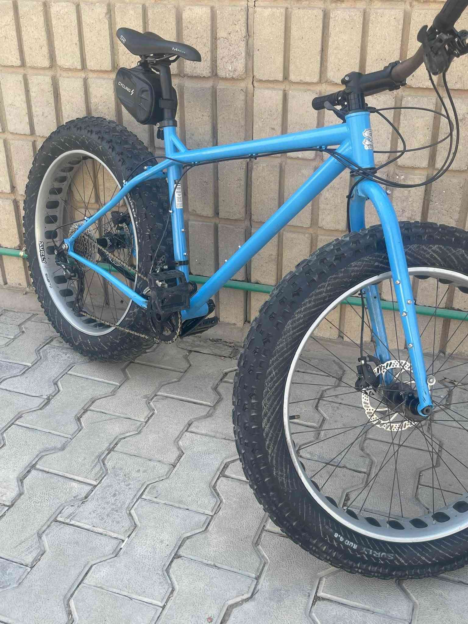 🚨 للبيع – SURLY النادرة 🇩🇪🔥

اليوم جبتلكم شي مميز ونادر شويّة 👌
🚲 دراجة SURLY – دبابه استيراد ألمانيا 🇩🇪
📏 الحجم 26 L
⚙️ سستم DEORE SLX
🔧 عدد السرعات 10×2
🇺🇸 صينية وبراكيت SURLY
🔩 الدراجة تقريباً كلها SURLY من التايرات للويالة وكل التفاصيل.

🎛️ ويالتها نظام شفت بولبرن وصوتهم طرب 🎶
💪 الدراجة بيها سياقة وثباتها وأدائها صدك روعة.

📍 الموقع: بغداد – المنصور
📞 ***********
