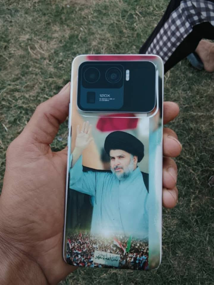 للبيع هاتف Xiaomi Mi 11 Ultra غني عن التعريف (وحش الكاميرات والأداء) نظيف جداً.
المواصفات الأساسية:

الذاكرة الداخلية: 512 جيجابايت (أعلى مساحة).

الرام (المعالج): 12 جيجابايت (مع امكانية توسعة الرام من الذاكرة).

المعالج: Qualcomm Snapdragon 888 5G (أداء قوي جداً للألعاب والمهمات الثقيلة).

الشاشة: AMOLED منحنية بدقة 2K WQHD+ بتردد 120Hz ودعم HDR10+.

الشاشة الخلفية: شاشة AMOLED صغيرة بظهر الهاتف لإشعار المكالمات والتقاط السيلفي بالكاميرا الرئيسية.

الكاميرات:

رئيسية 50MP بحساس ضخم وتثبيت بصري OIS.

كاميرا زوم وتقريب احترافي تصل إلى 120X.

كاميرا واسعة جداً 48MP بدقة 8K.

البطارية والشحن: 5000mAh يدعم الشحن السريع 67 واط (سلكي ولاسلكي).

النظام: واجهة MIUI Global 14 على نظام Android 13.

الخامات: ظهر سيراميك فخم مع إطار ألومنيوم

سعر 475 و بيه مجال  مكفول + مع شاحنه 

توصيل متوفر فقط داخل بابل 

تواصل واتس : ***********

نص مكتوب في الصور:
- حول الهاتف اسم الجهاز Mi 11 Ultra التخزين 57.3 ج.ب/512ج.ب 14 إصدار MIUI MIUI Global 14.0.3 إصدار MIUI MIUI Global 14.0.3 14.0.3.0(TKAIDXM) 13.TKQ1.220829.002 إصدار Android تحديث أمان نظام Android 2023-08-01 المواصفات والمعلومات التفصيلية النسخ الاحتياطي والاستعادة إعادة ضبط إعدادات المصنع