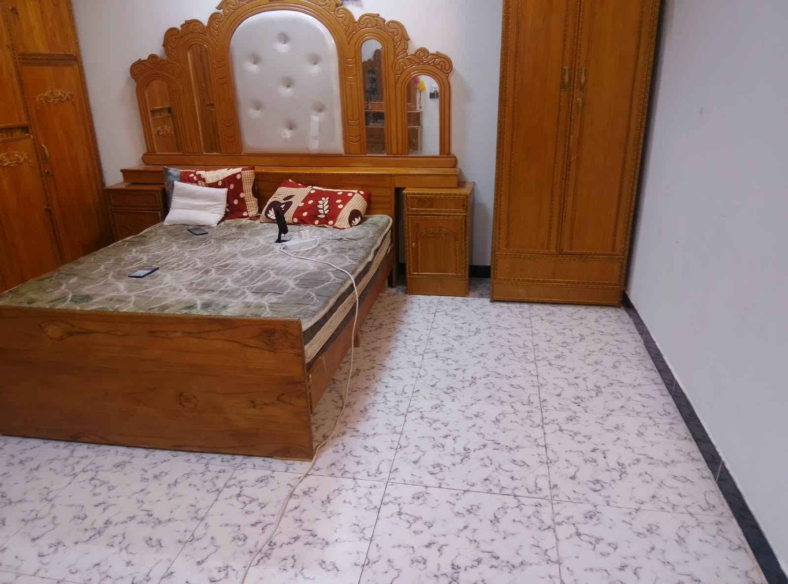 بيث  100 متر البيع  مكانه بلنجف شارع كربلاء طريق ياعلي عامود 176 مشمول بتطويب البناء طابوك صب كونكريت سقوف ثانيويه شوفت العين بنيان درجه اولا الاستفسار  اكثر ع رقم *********** وتساب بسعر مناسب جدا بيع مستعجل البيت قريب ع شارع العام ويصلح ستراحه الزوار
