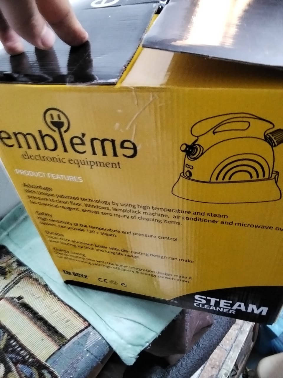 السلام عليكم للبيع  جهاز تنظيف بالبخار (Steam Cleaner) من شركة Emblem، موديل EM SCY2.
السعة: 1.1 لتر
القدرة: 1500 واط
يطلع بخار حار للتنظيف.
حسب العلبة يُستخدم للأرضيات، المطبخ، والحمام وبعض الأسطح.
ممكن يساعد على إزالة الأوساخ والدهون باستخدام البخار.للبيع 
جديدة استعمال قليل جداً 
الاستفسار ***********
الموقع بغداد الزعفرانية
