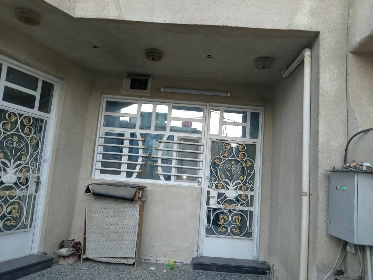 بيت للبيع مساحه ١٥٠ متر
يحتوي على غرفتين نوم كبار مطبخ كبير وصاله وصحيات منور عدد 2
الواجهه ٧.٥٠ و النزال ٢٠ متر
بناء درجه اولى
المكان:المنسيه الفرع المقابل السريع مقابل حليب بلادي
***********
