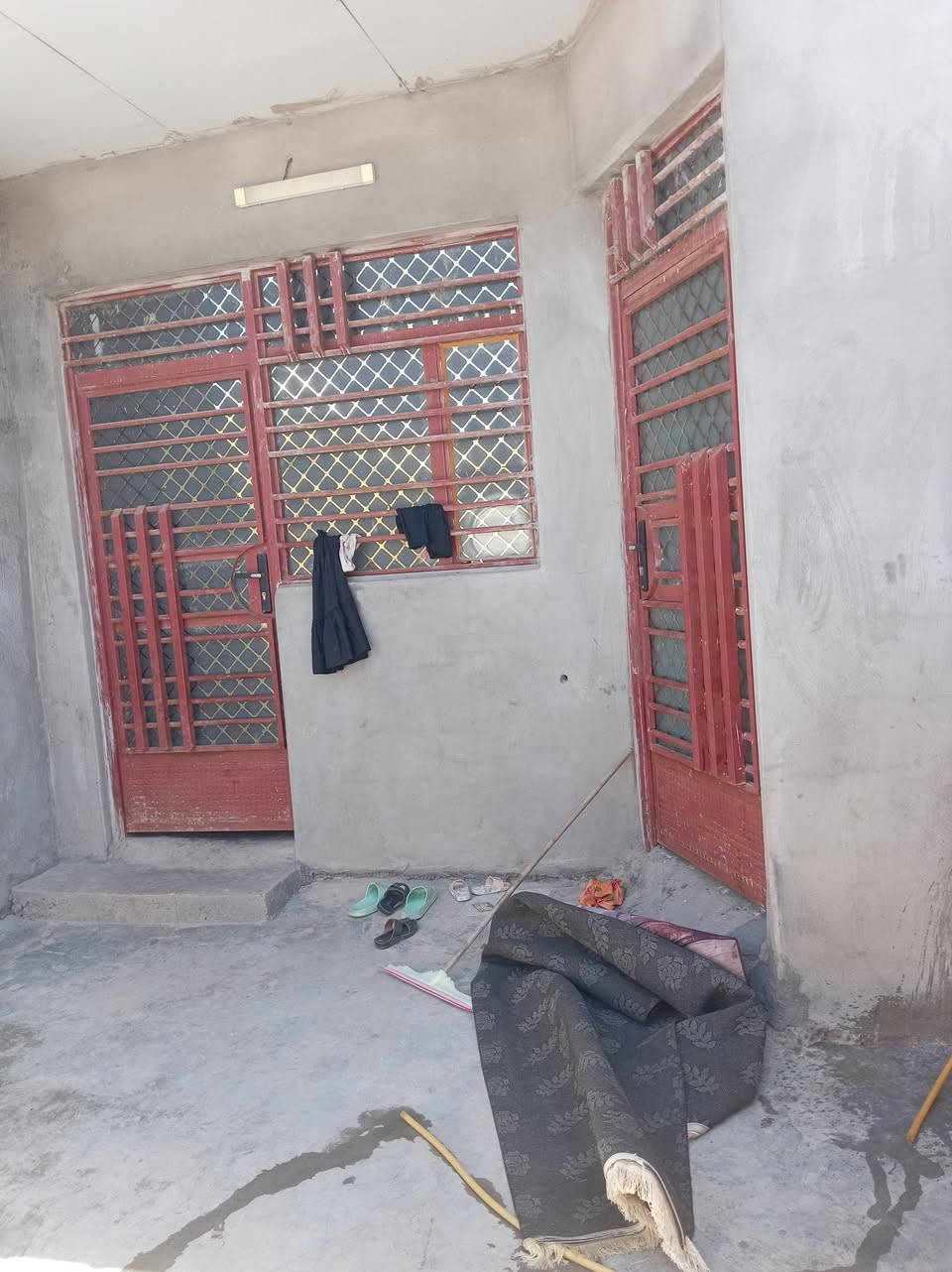 مشتمل البيع بحي ال شرطه ال شارع ال اول سند ٢٥ ال مساحه ١٢٥  ويرهم مراوس بنصقطعه  لل استفسار ***********
