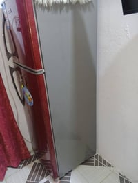 ثلاجه • نضيفه • بيع مستعجل