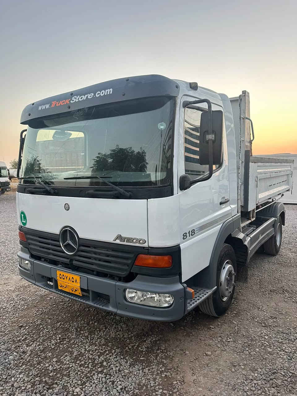 للبيع موديل 2001 مكان أربيل سعر 135 
***********

نص مكتوب في الصور:
- www.TruckStore.com
