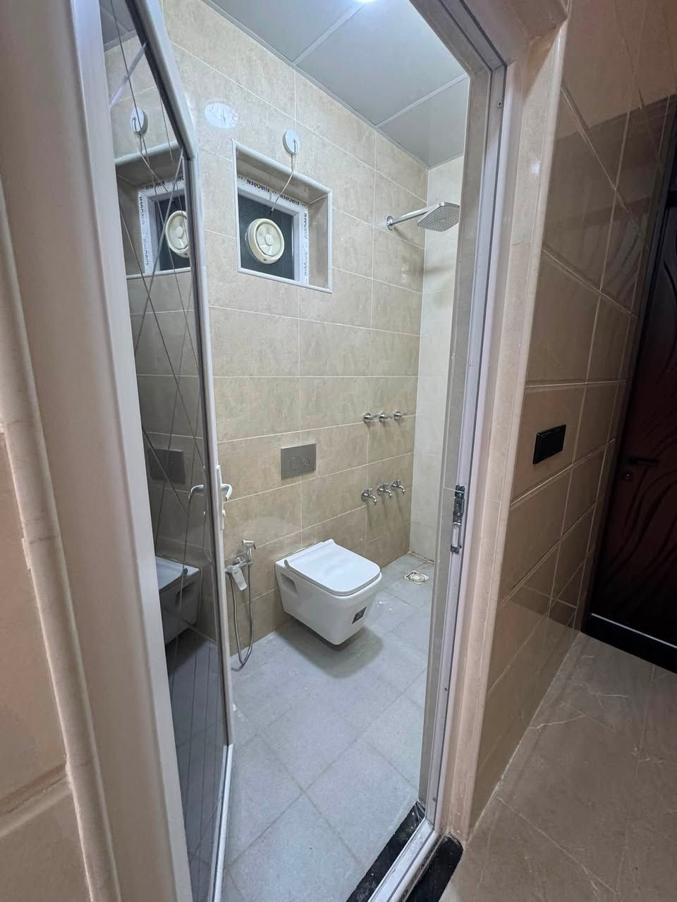 دار للبيع 🏠
المساحه 72
الوجه 4نزال 18
يحتوي على صالة 
ومطبخ 🧑🏽‍🍳
حمامات 🛁 2
وثلاث غرف نوم 🛌 
العنوان الرسالة الثانية قرب شارع الرافدين 
الاستفسار ***********
