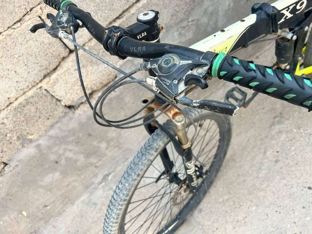 السلام عليكم ورحمة الله وبركاتة
🚲 بايسكل جبلي Land Glory X9 للبيع
مناسب للشارع والاستخدام اليومي و مستعمل 
- السعر: ٩٥ بي مجال 
📍 المكان: البصرة- خور الزبير-شارع علي مفتاح-مطعم الجوادين
📞 للتواصل: [*********** رقم هاتف] واتساب
