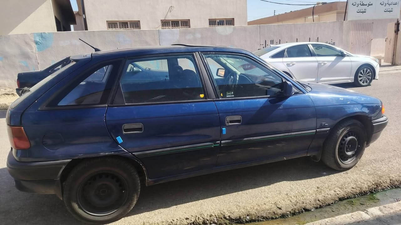 استرا حجم 16 كير او محرك شرط ما بيها صبغ بس فوق الجاملغ مكان المعجون بس يعوزها صبغ 37 ورقه او بيها مجال شراي ***********
